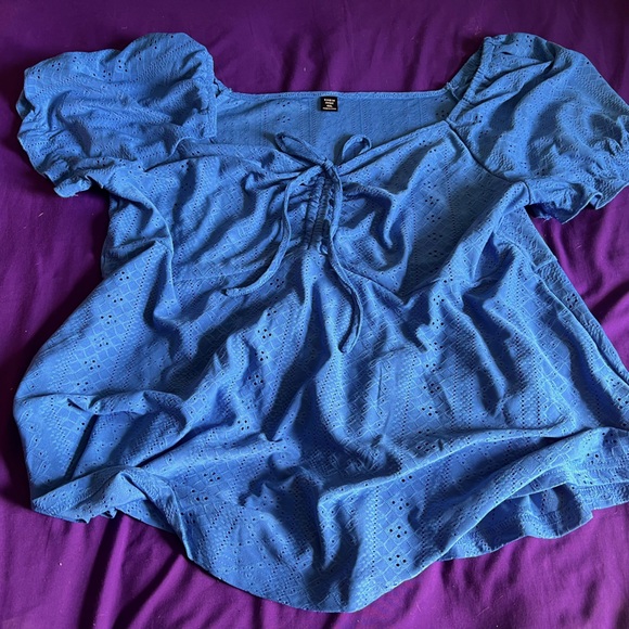Beautiful SHEIN 4x short sleeve eyelet blouse with tie front bust - Picture 1 of 3
